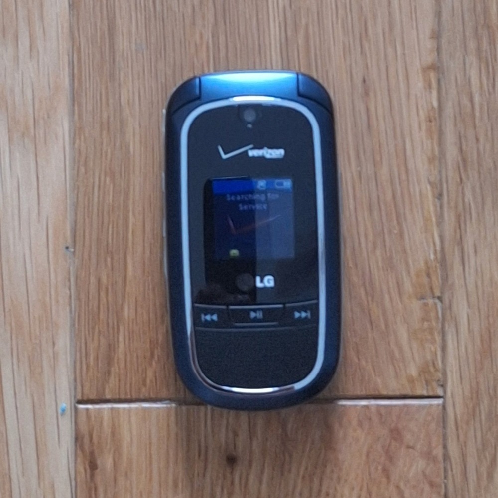 LG Verizon Y2K Flip Phone 3G CDMA Music Controls Blue Silver